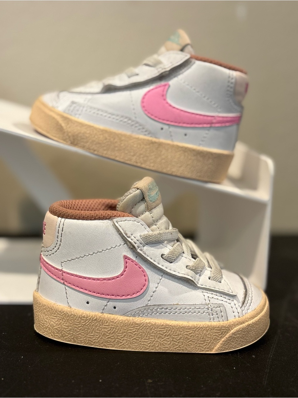 NIKE Blazer Mid ‘77 DZ2902-100 White/Fuchsia Sneakers Sz 4C Baseball Shoes
